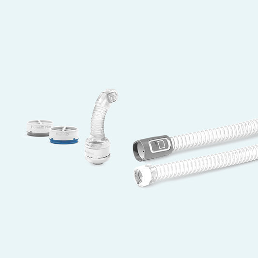ResMed AirFit™ N20 Nasal Mask Setup Pack for AirMini™ Travel CPAP on light blue background.
